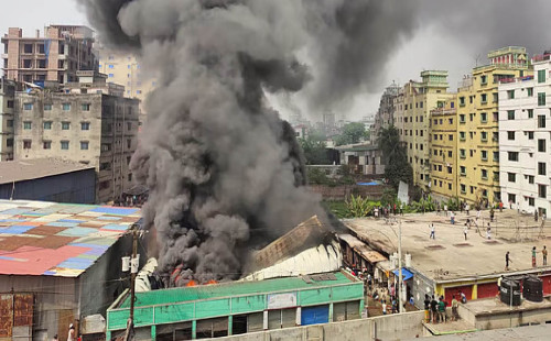 কেরানীগঞ্জে গ্যাস লাইটার কারখানায় ভয়াবহ আগুন: নিহতের সংখ্যা বেড়ে ৬, তদন্তের নির্দেশ প্রধানমন্ত্রীর
